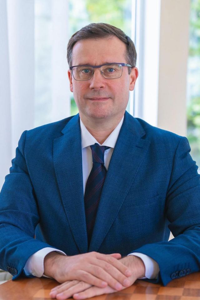Яковлев Денис Вікторович — декан факультету
